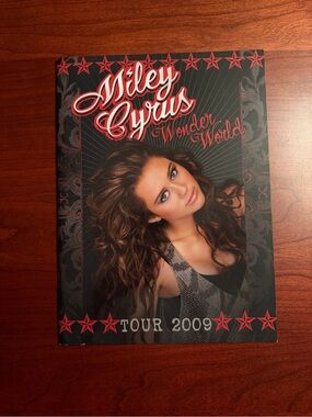 Miley Cyrus Wonder World Tour 2009 Booklet - Mint
